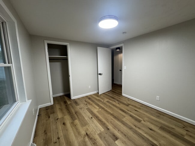Building Photo - 1110 E Pin Oak Dr