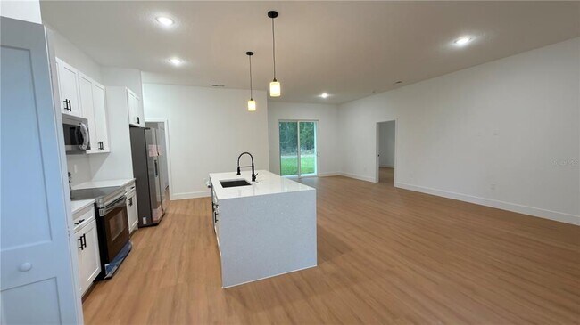 Building Photo - 7250 N Freeport Cir