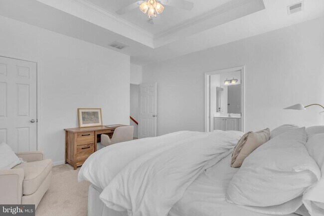Building Photo - 2104 Abbottsbury Way