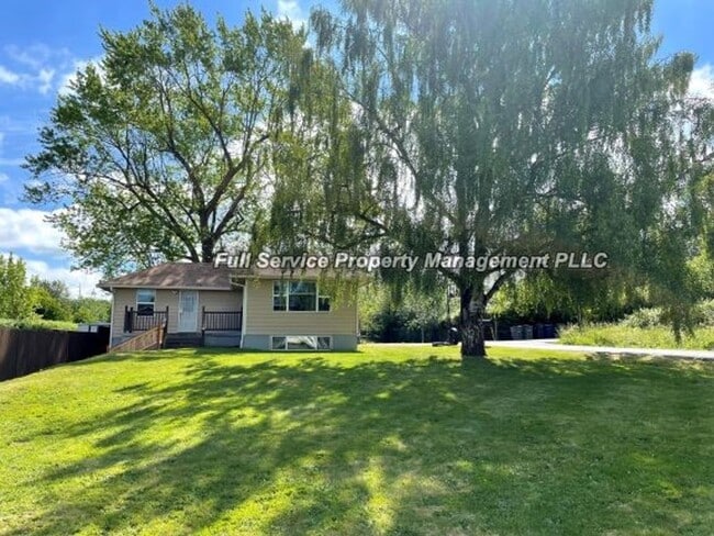 Building Photo - Country charm with Modern day updates!