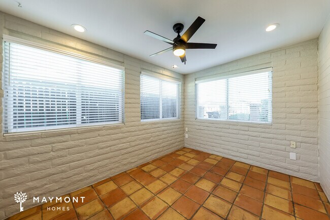 Building Photo - 2119 W Eugie Ave