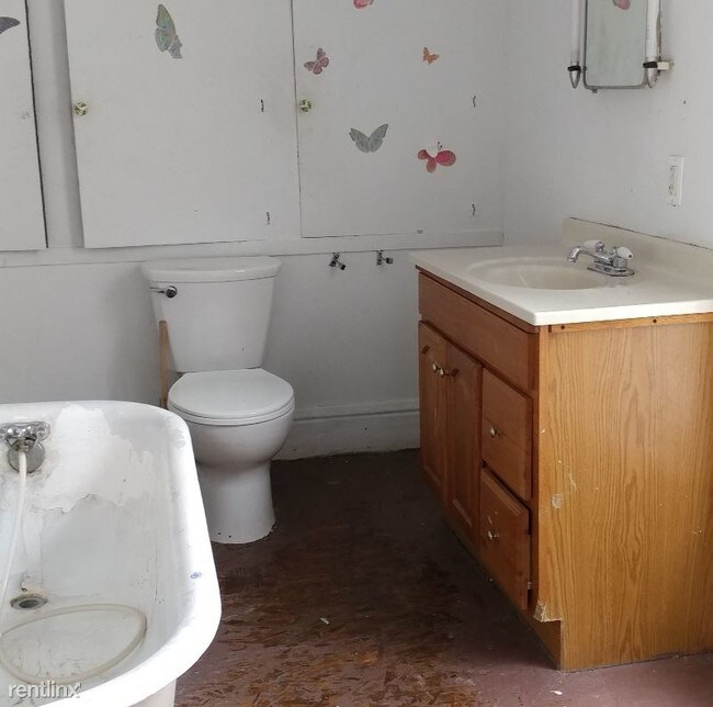 Building Photo - 2 br, 1 bath Apartment - 323 1/2 Sherman St