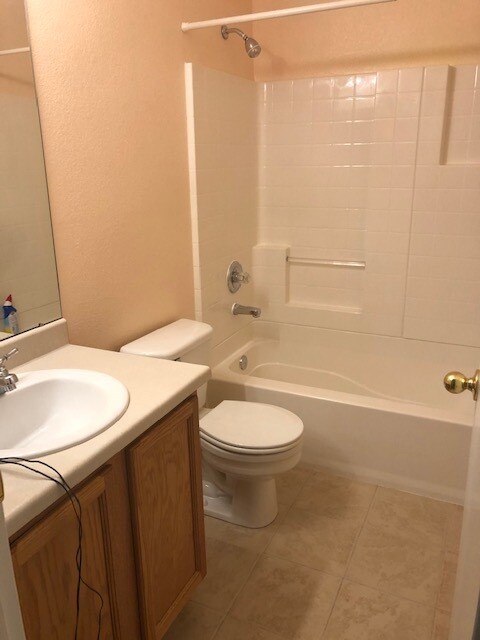 Building Photo - 899 Canary Ln