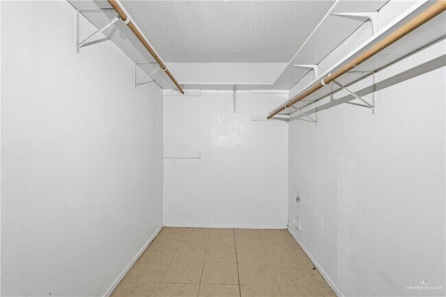 Building Photo - 13 Forest Hills