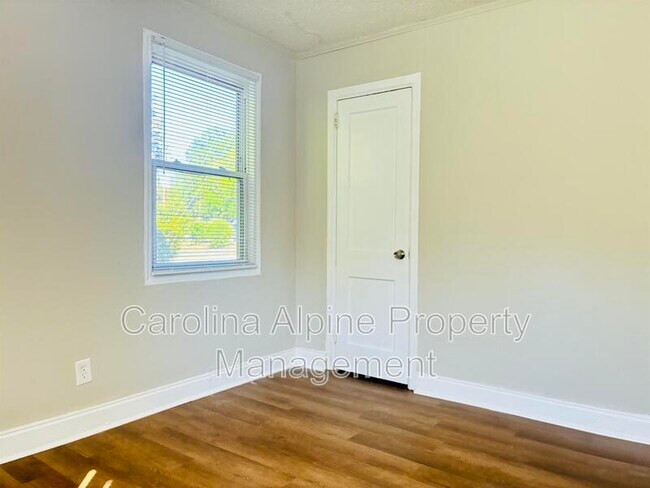 Building Photo - 2341 Arden St