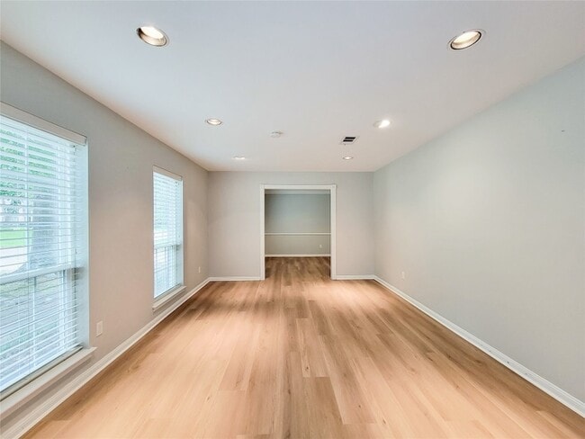 Building Photo - 13406 Glen Erica Dr