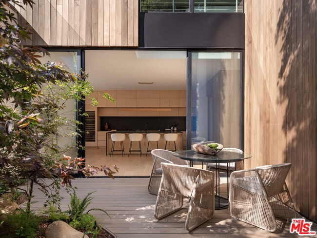Building Photo - 4939 Petit Ave