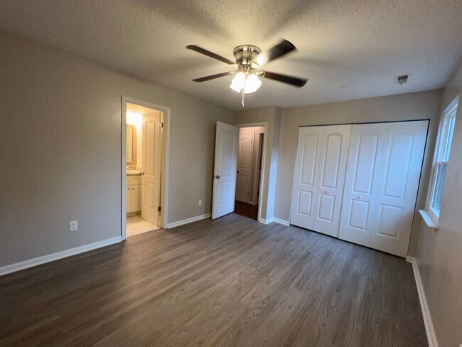 Building Photo - Four bedroom home in Norfolk - Beautiful Backyard