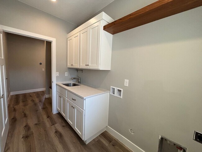 Building Photo - ADORABLE HOUSE FOR RENT IN HURRICANE