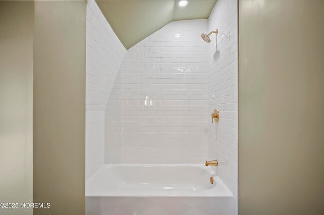 Building Photo - 400 S 1st Ave