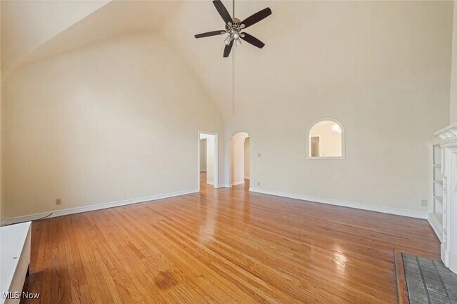 Building Photo - 15610 Van Aken Blvd