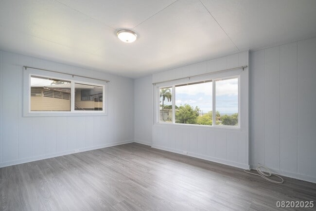 Building Photo - 3br - 910ft2 - 3br/1ba/2pkg Halawa Heights...