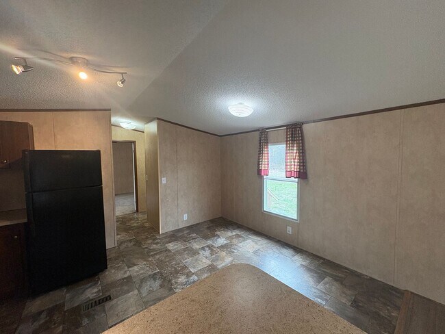 Building Photo - For Rent