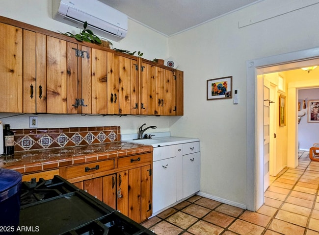 Building Photo - 25 Sowles Ave