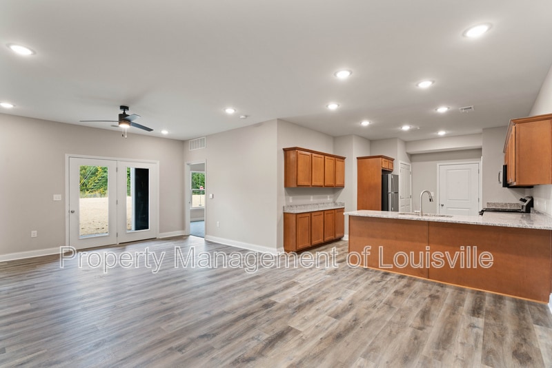 Building Photo - Adelyn Apartments