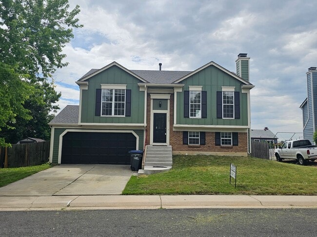 Building Photo - 2 Bedroom Home with Large Yard - Close to Waneka Lake Park