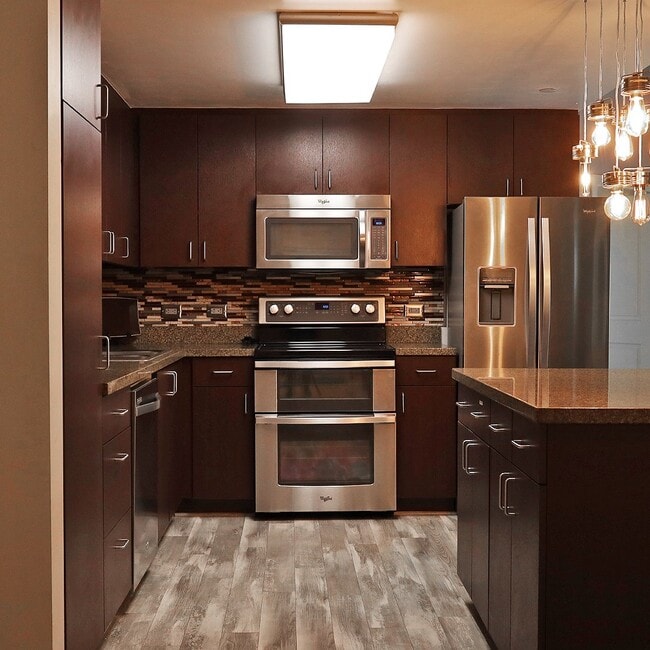 Building Photo - 1080 Park Blvd