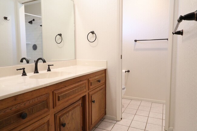 Building Photo - 112 Rawhide Ln
