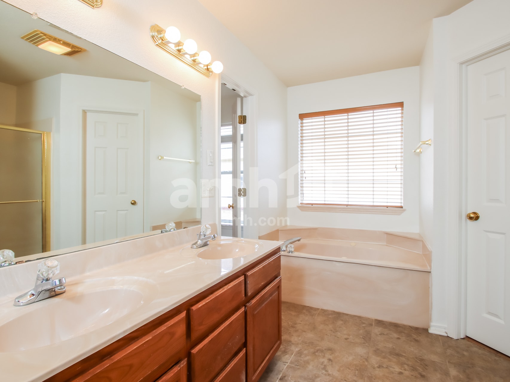 Building Photo - 10421 E 112th St S