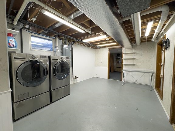 Building Photo - 525 Maple Ln