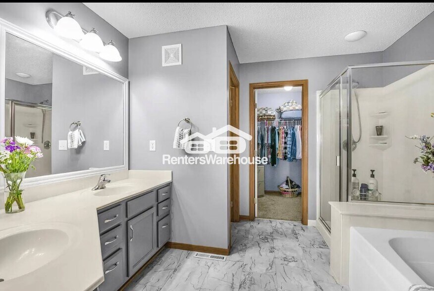 Building Photo - 14649 Sapphire Way