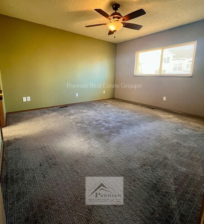 Building Photo - 3610 Sedgewood Way