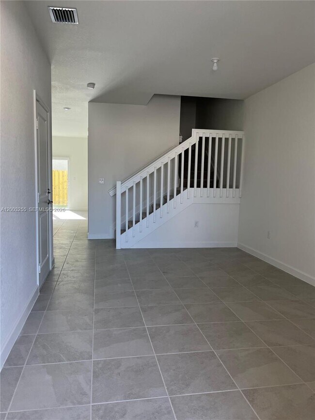 Building Photo - 2679 SE 25th Ter