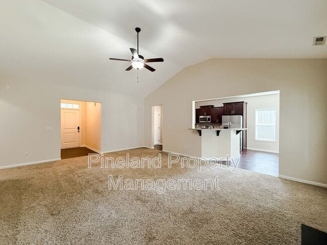 Building Photo - 728 Roanoke Dr