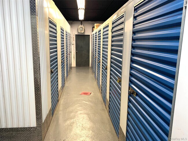 Building Photo - 65 Lincoln Blvd