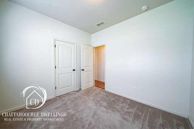 Building Photo - 30 Churchhill Dr