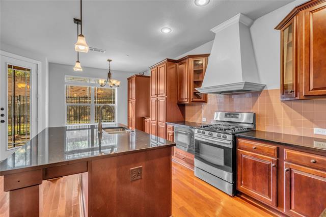 Building Photo - 932 Brook Forest Ln