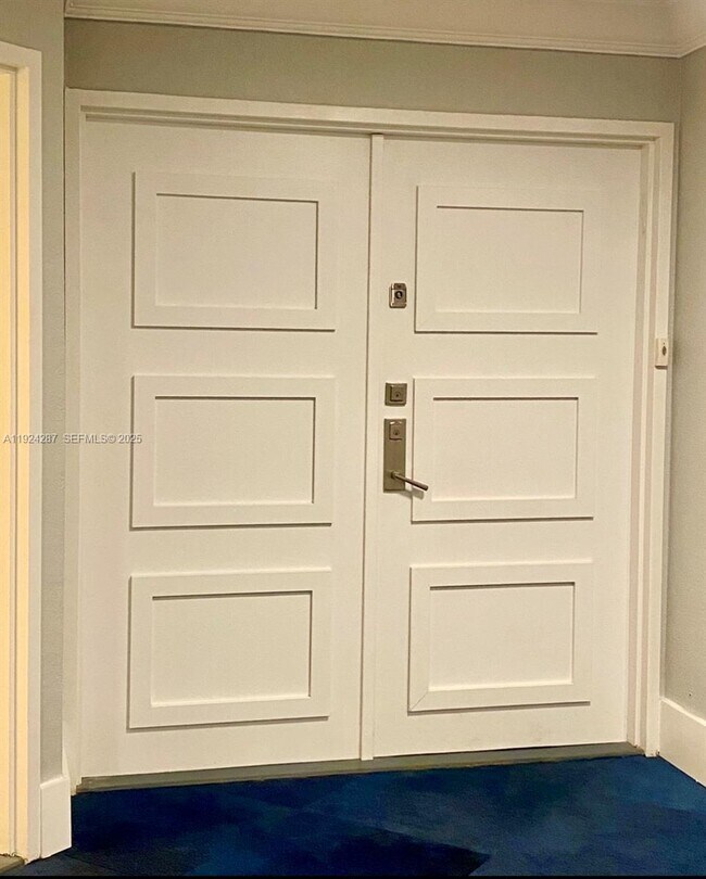 Building Photo - 6423 Collins Ave