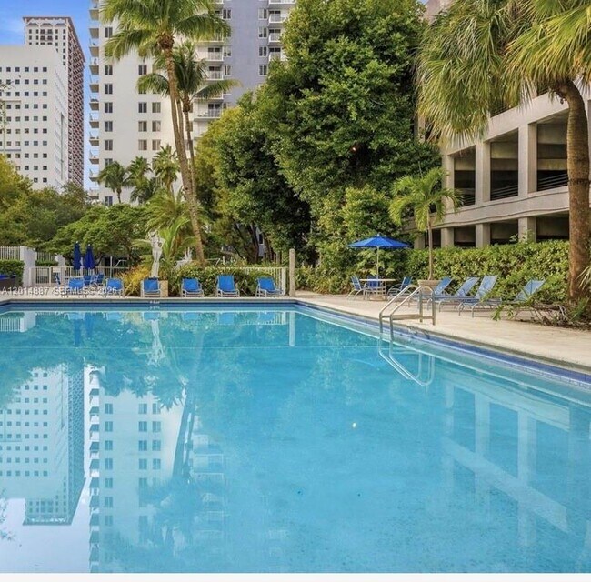Building Photo - 800 N Miami Ave