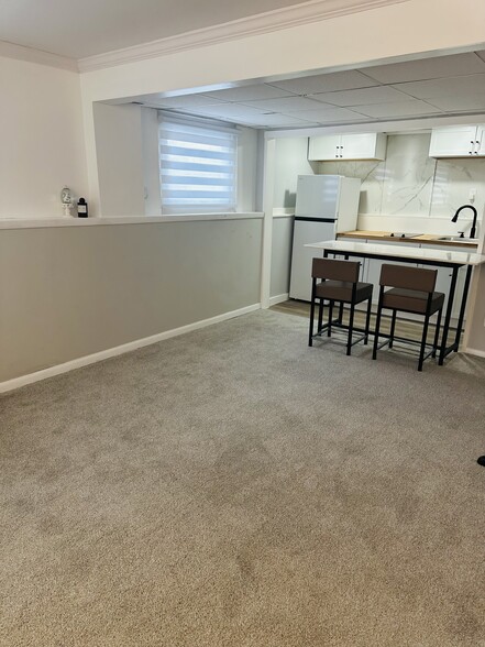 Building Photo - 15742 Woodmont St