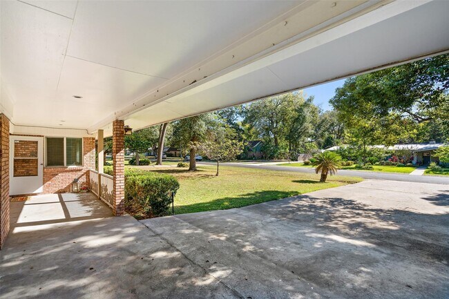 Building Photo - 9214 Bronco Dr