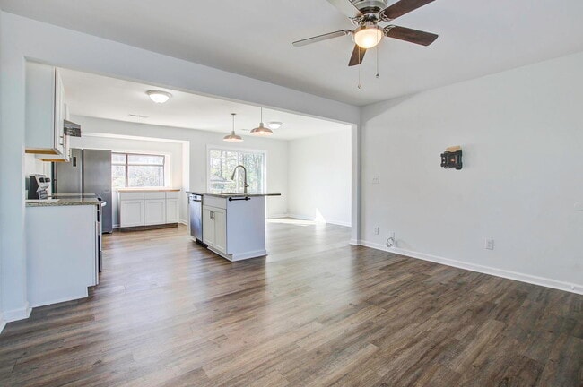 Building Photo - 605 Michigan Ct