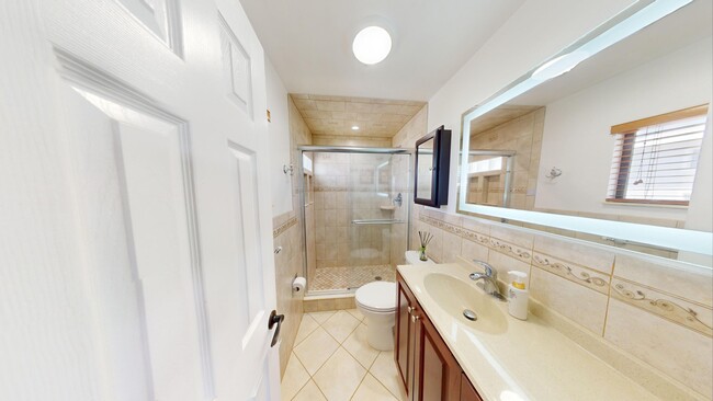 Building Photo - 980 Caribbean Dr