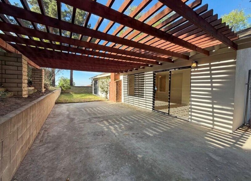 Building Photo - 2785 Bonita Dr