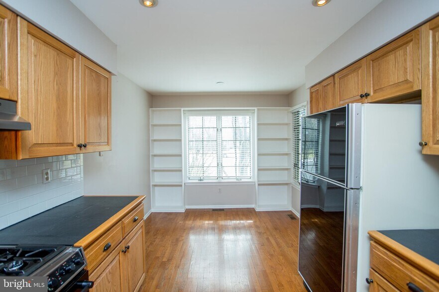 Building Photo - 9 Sturbridge Ct