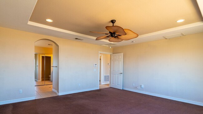 Building Photo - Huge Bay Front 3 Bed 2.5 Bath