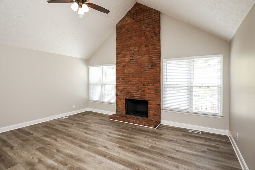 Building Photo - 1218 Raleigh Way NW