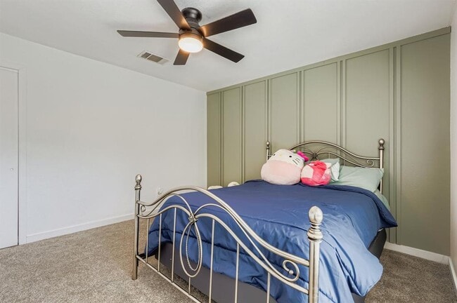 Building Photo - 1202 Hughmont Dr