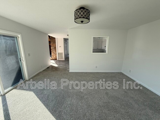 Building Photo - 505 Duel Ln