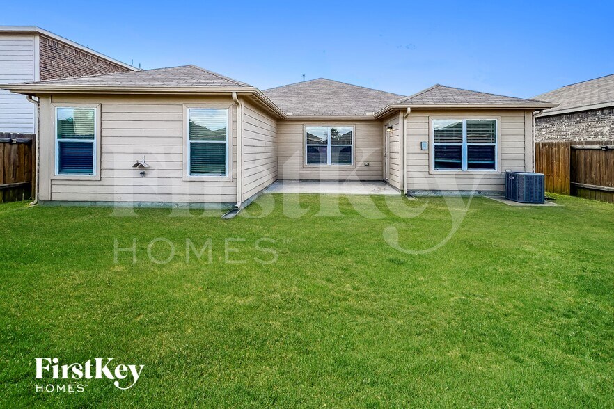 Building Photo - 2029 Cone Flower Dr