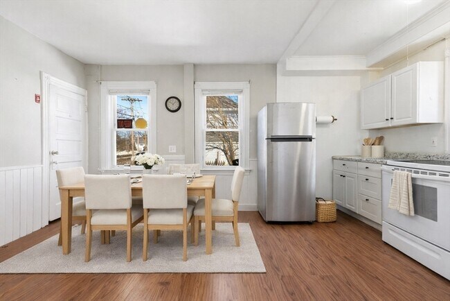 Building Photo - 21 John St