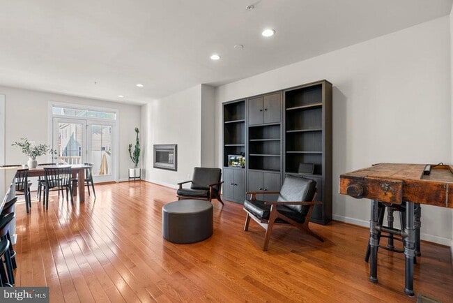 Building Photo - 9134 Kenway Ln