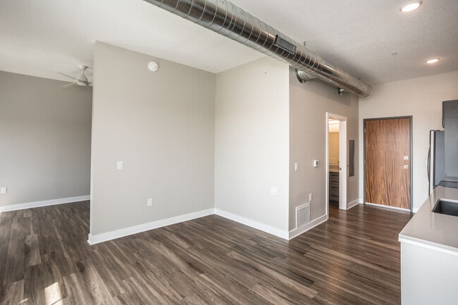 Primary Photo - 450 SW 7th St