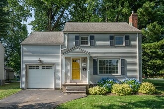 Building Photo - 130 Hampton Ave