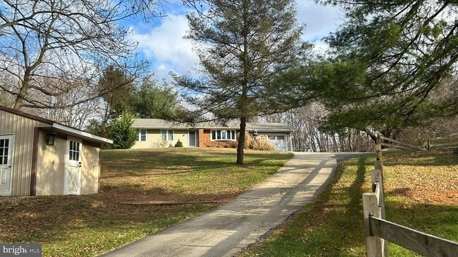 Building Photo - 136 Cedar Knoll Rd