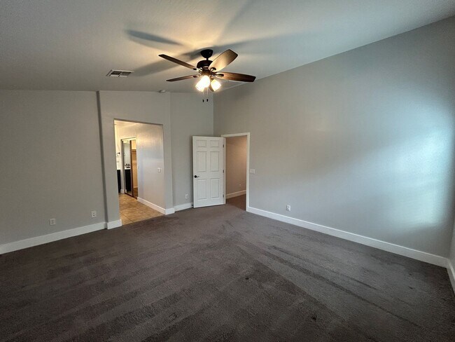 Building Photo - 15439 W Poinsettia Dr